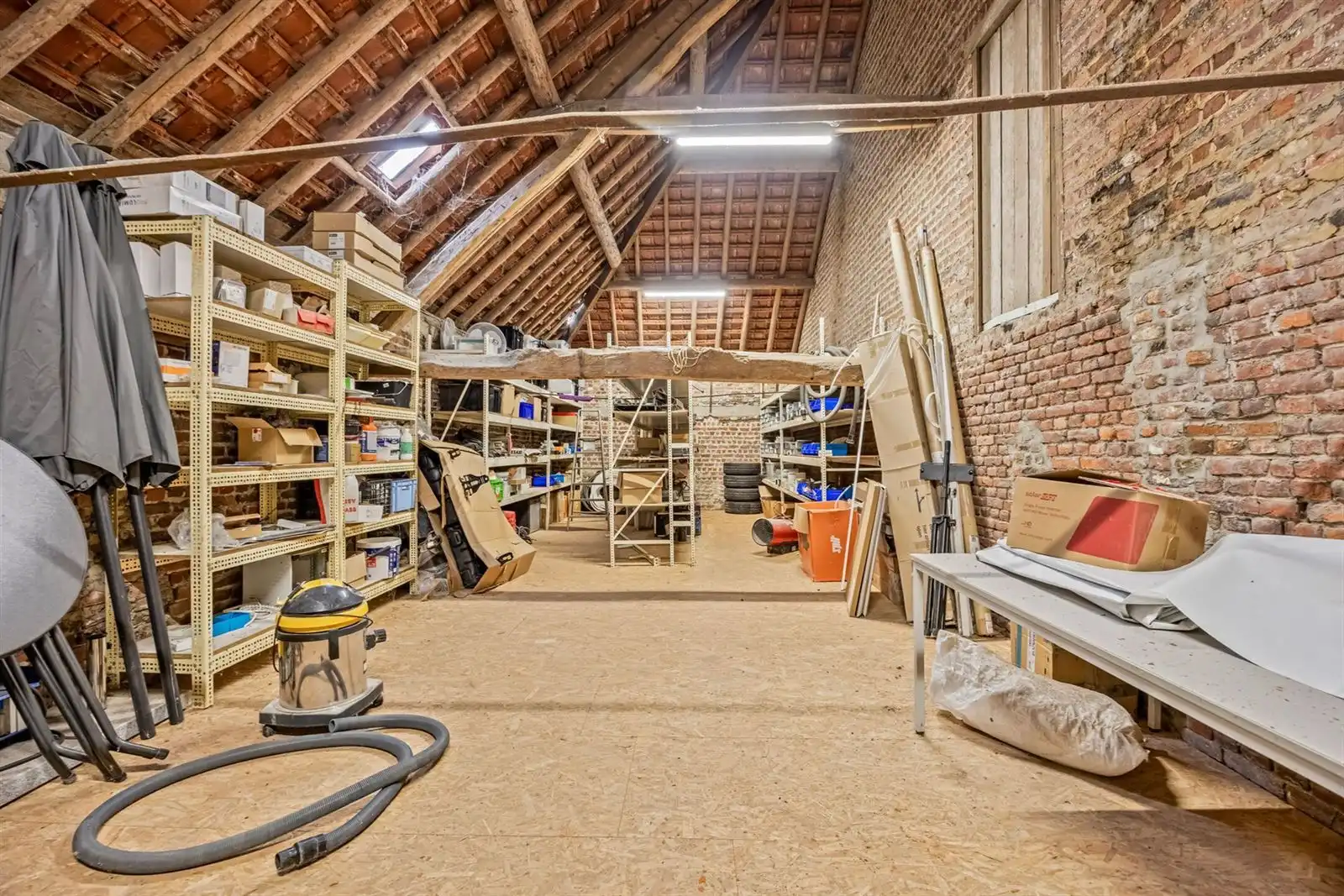 Woning 2 slaapkamers met magazijn en bureel  foto 20