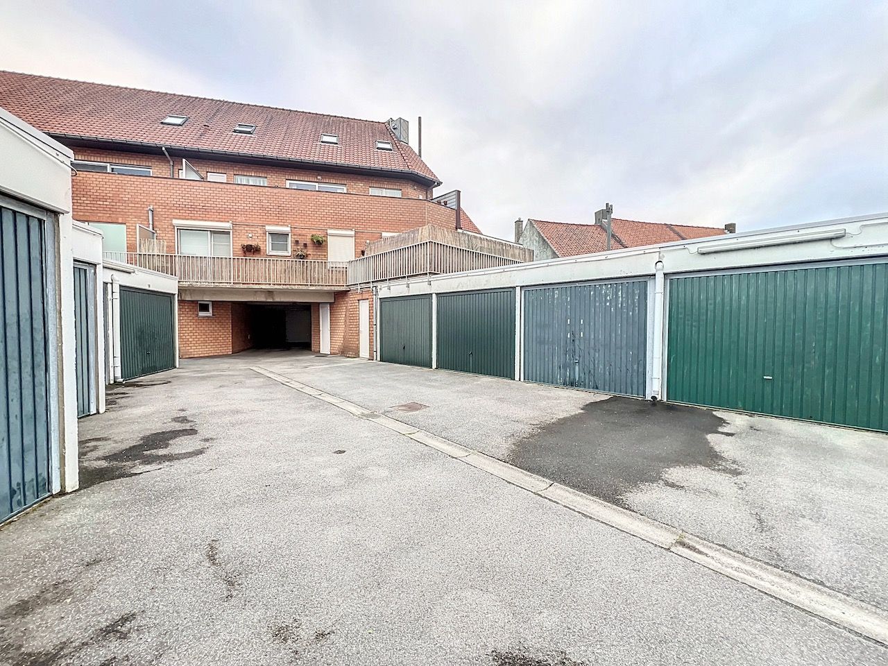 Mooie garagebox met afgesloten inrit in de Westkapellestraat te Heist foto 8