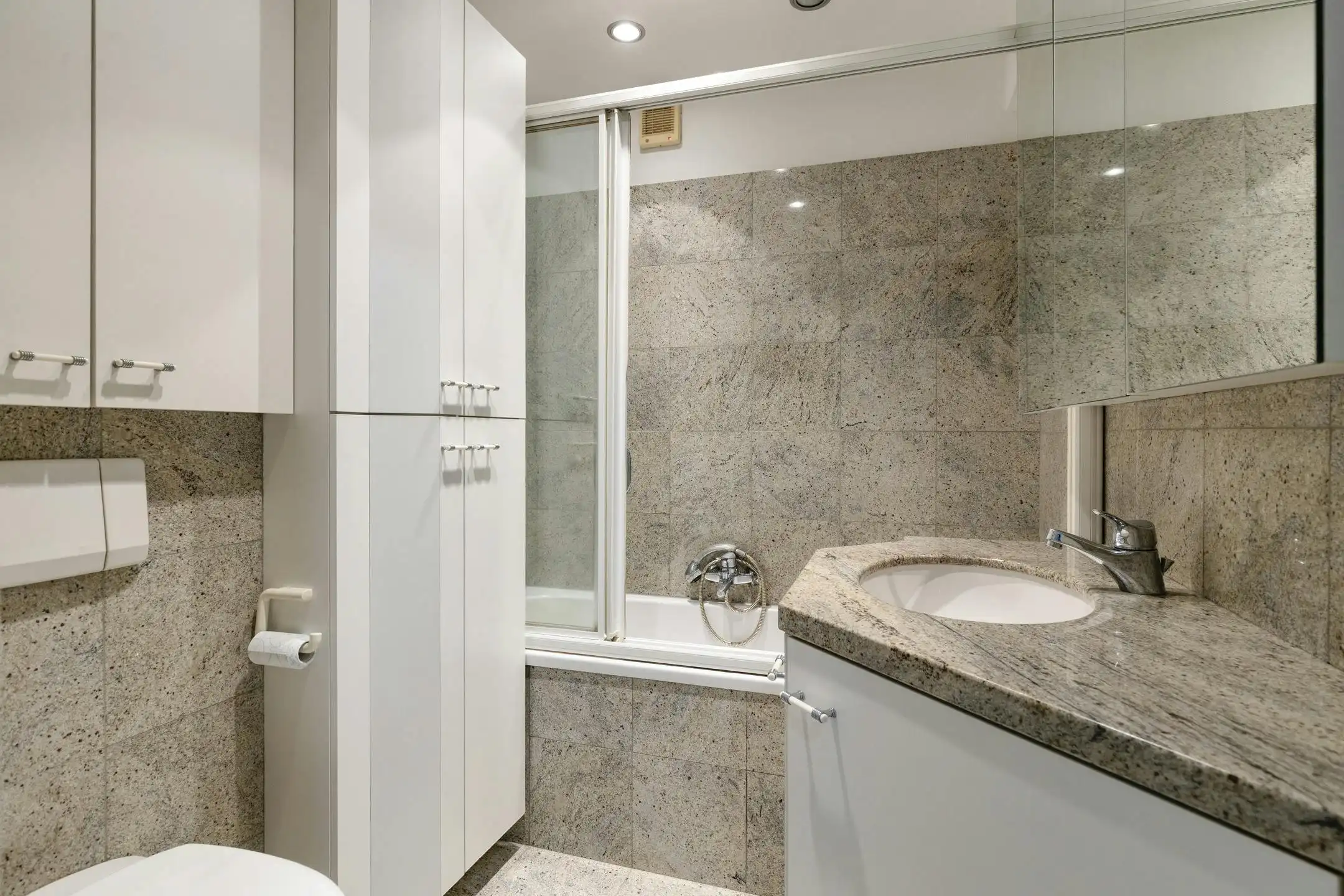 Ruim appartement met 3 slaapkamers te koop in Knokke foto 10