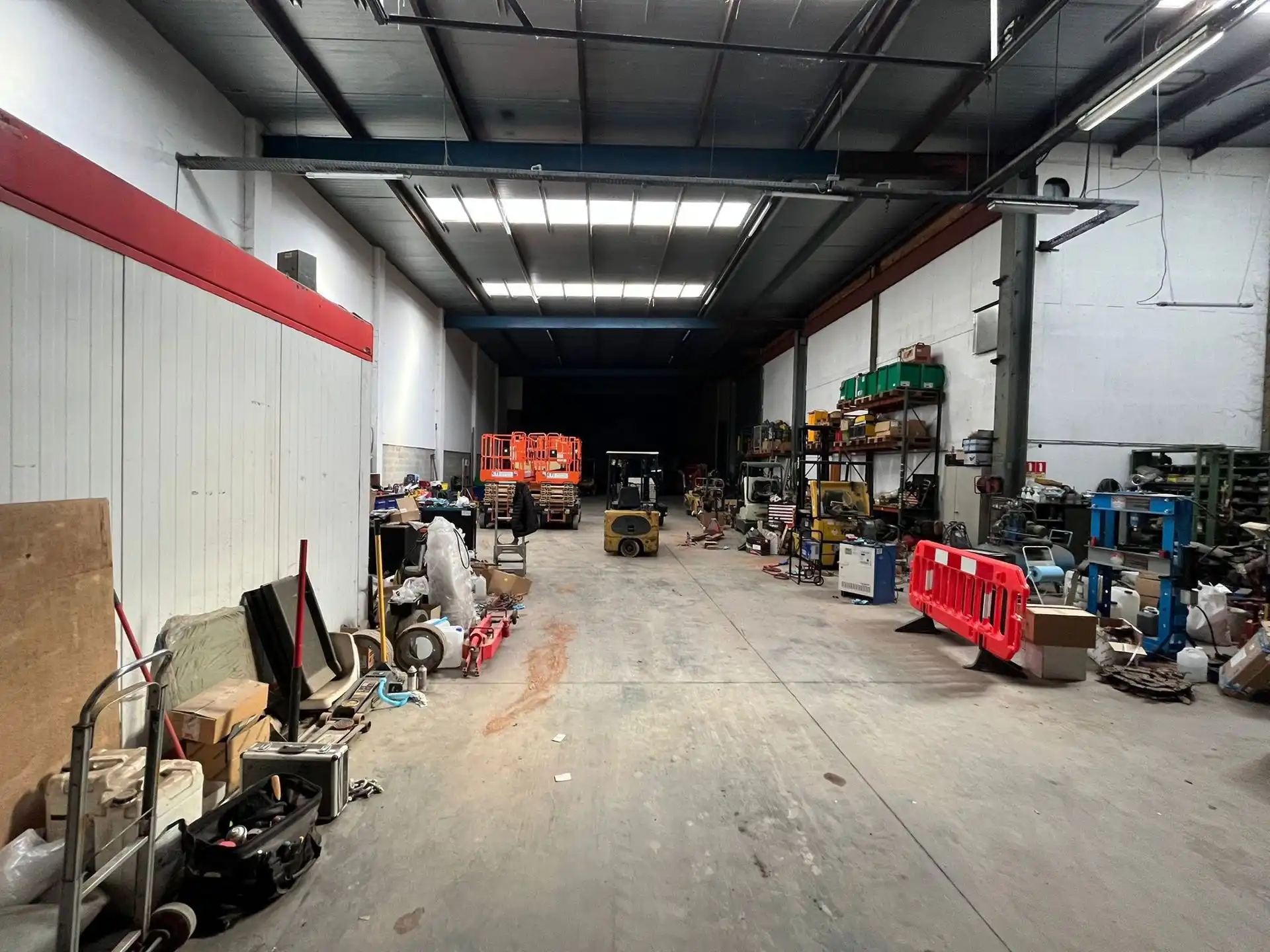 Magazijn Unit 18-20  van 775 m²  centraal  tussen A12 en E19 foto 4