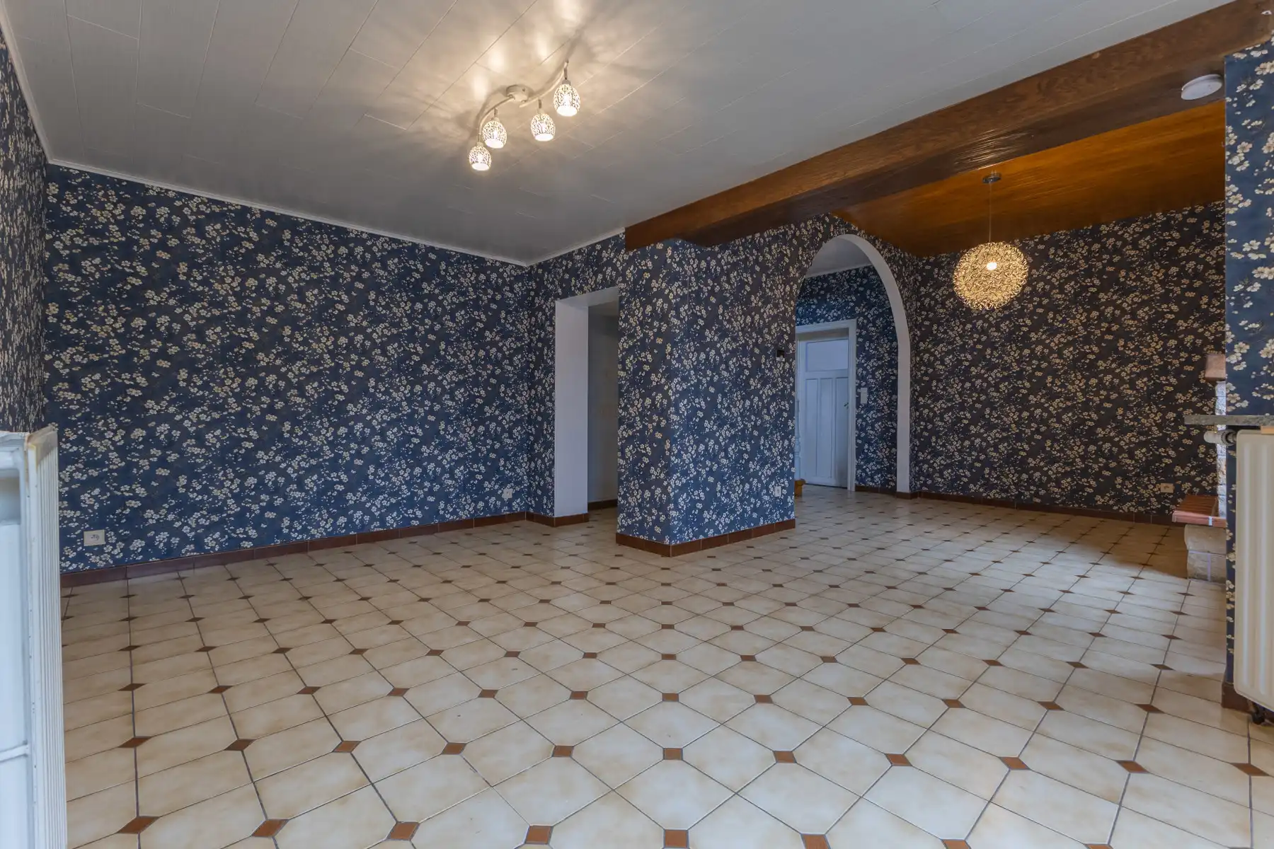 Te renoveren woning met 3 slaapkamers en garage foto 5