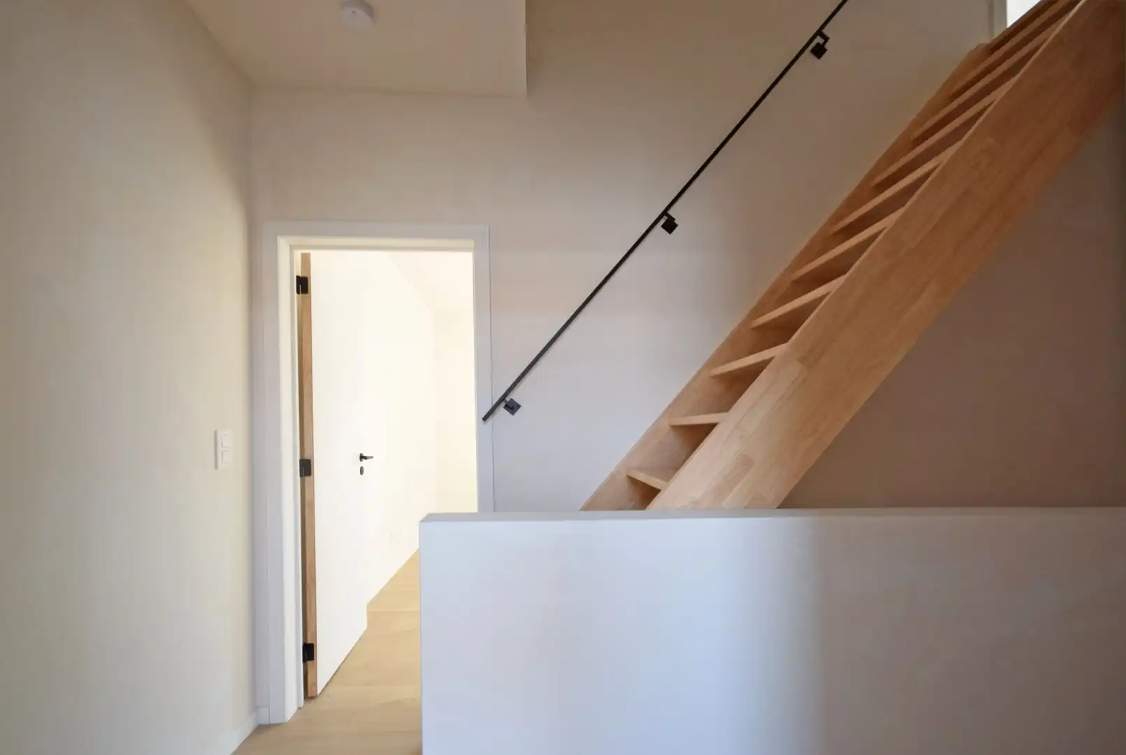 STIJLVOL VOLLEDIG GERENOVEERDE WONING MET STADSTUIN NABIJ HET CENTRUM VAN ROESELARE foto 10
