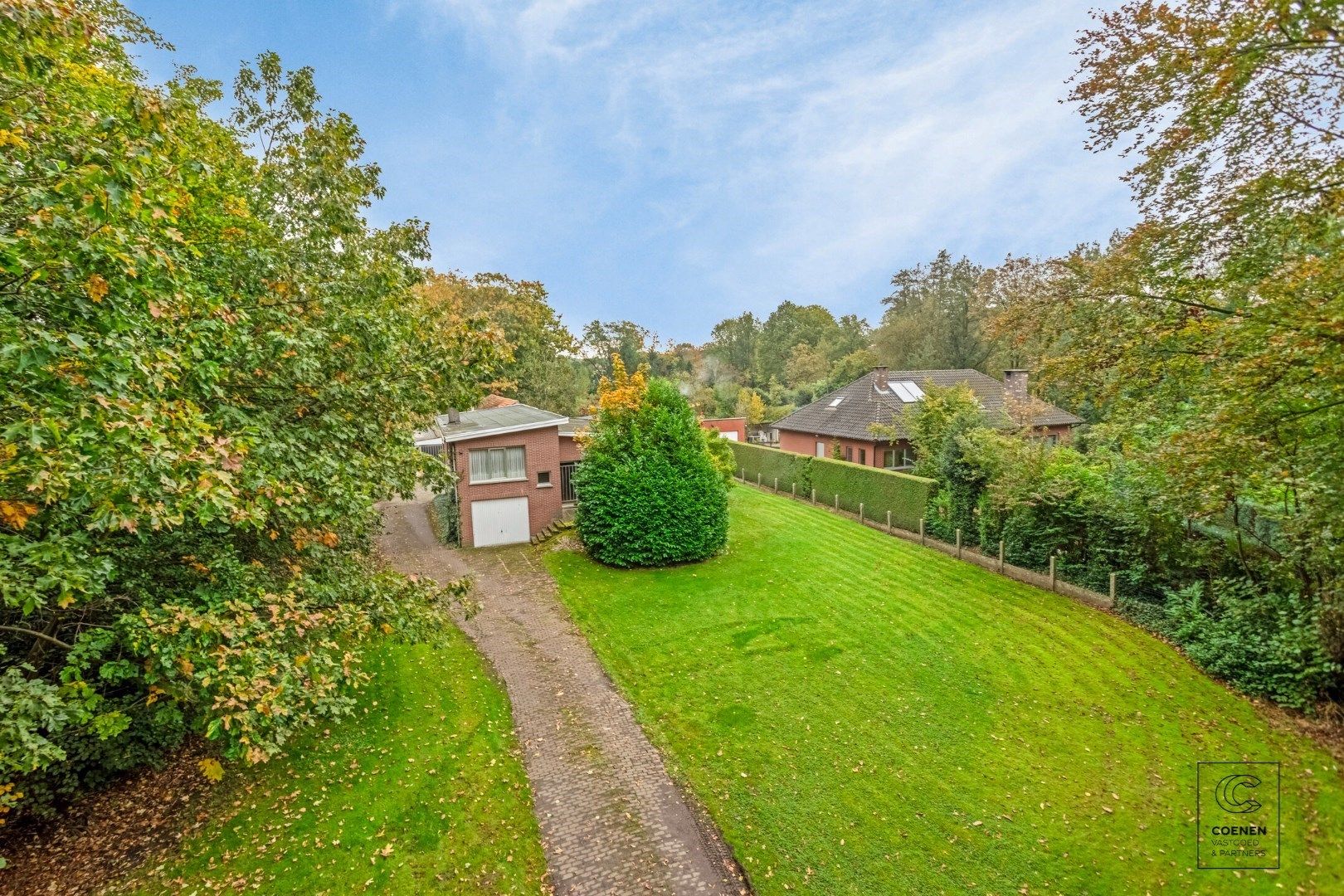 Unieke kans in Westmalle: te renoveren woning met 4 à 5 slpk' s, 236 m² bew. opp. op perceel van 3.990 m²! foto 2