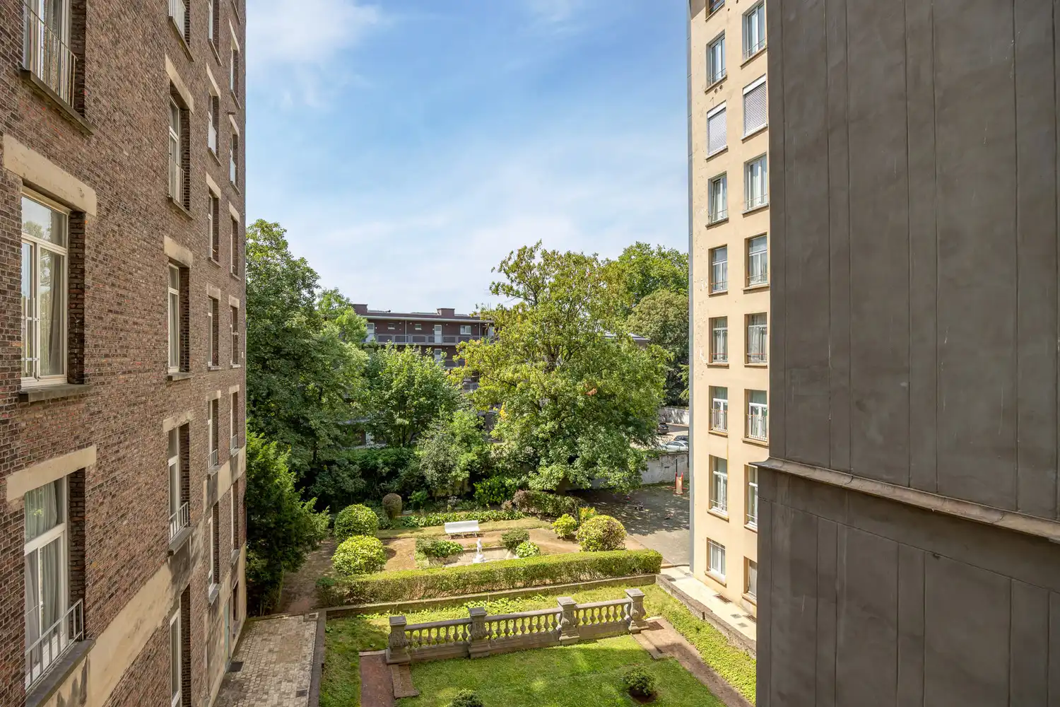 Energiezuinig (EPC B) en hoogwaardig gerenoveerd art-decoappartement met 2 slaapkamers, terras en gelijkvloerse polyvalente ruimte op absolute toplocatie aan ’t Groen Kwartier foto 12