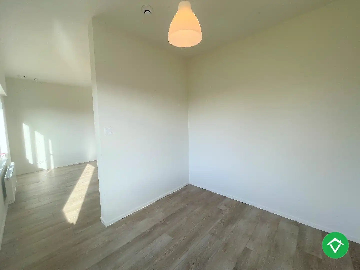 Ruime, gerenoveerde woning met twee slaapkamers te Roeselare foto 14