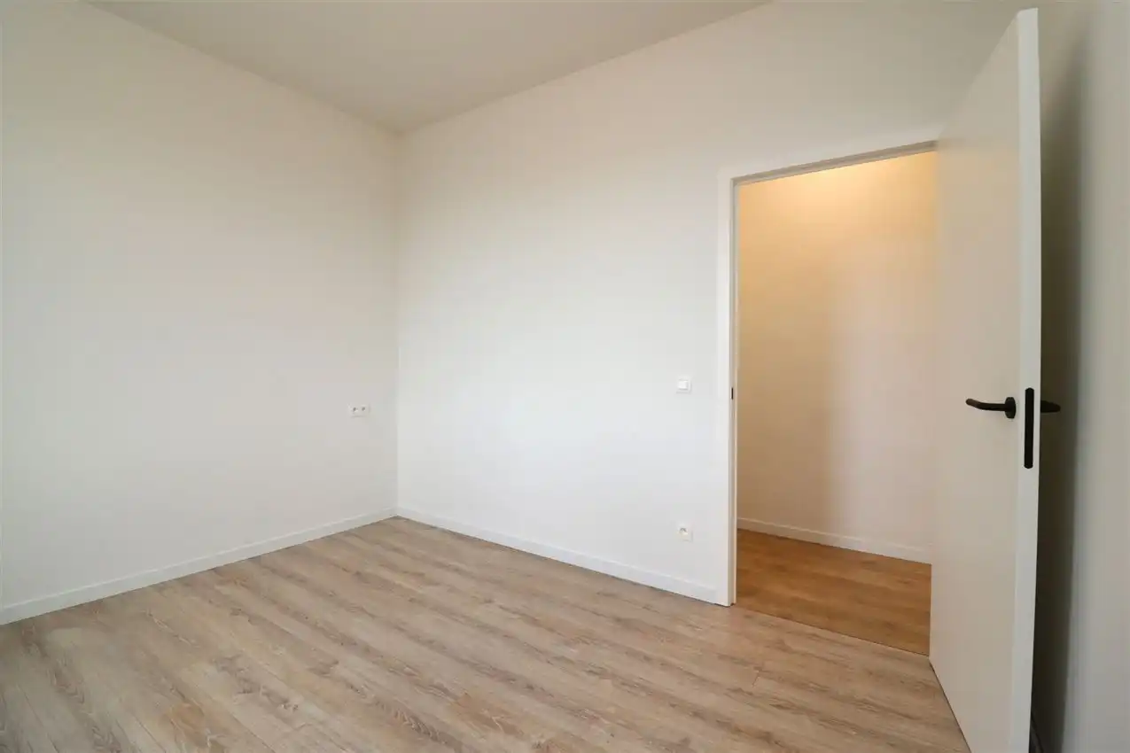 Gerenoveerde woning met 4 slpk, tuin, garage foto 21