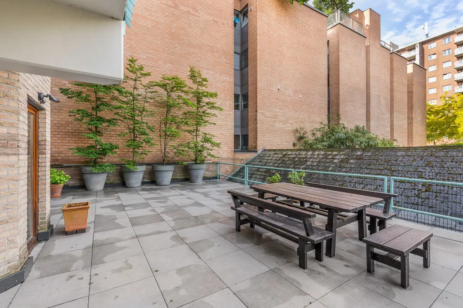 Ruim, modern en gelijkvloers appartement met 3 slaapkamers, een groot terras, 2 autostaanplaatsen en 2 kelders te centrum Leuven! foto 5