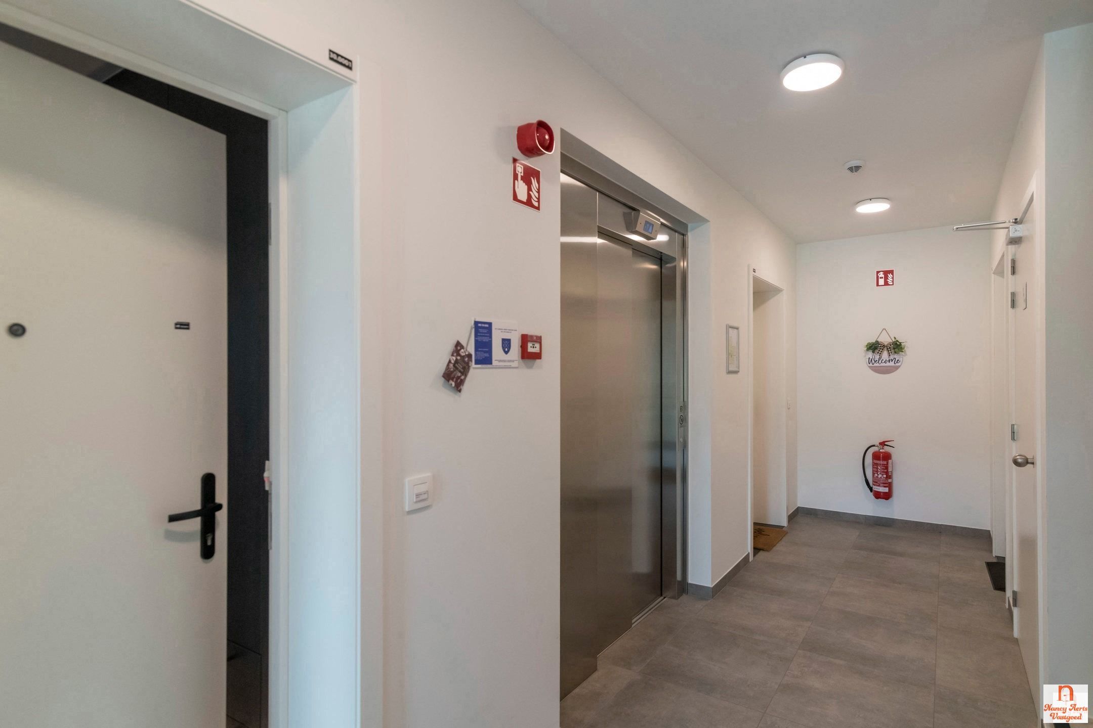 Ruimtelijk wonen met verfijnde afwerking in hartje Koersel foto 27