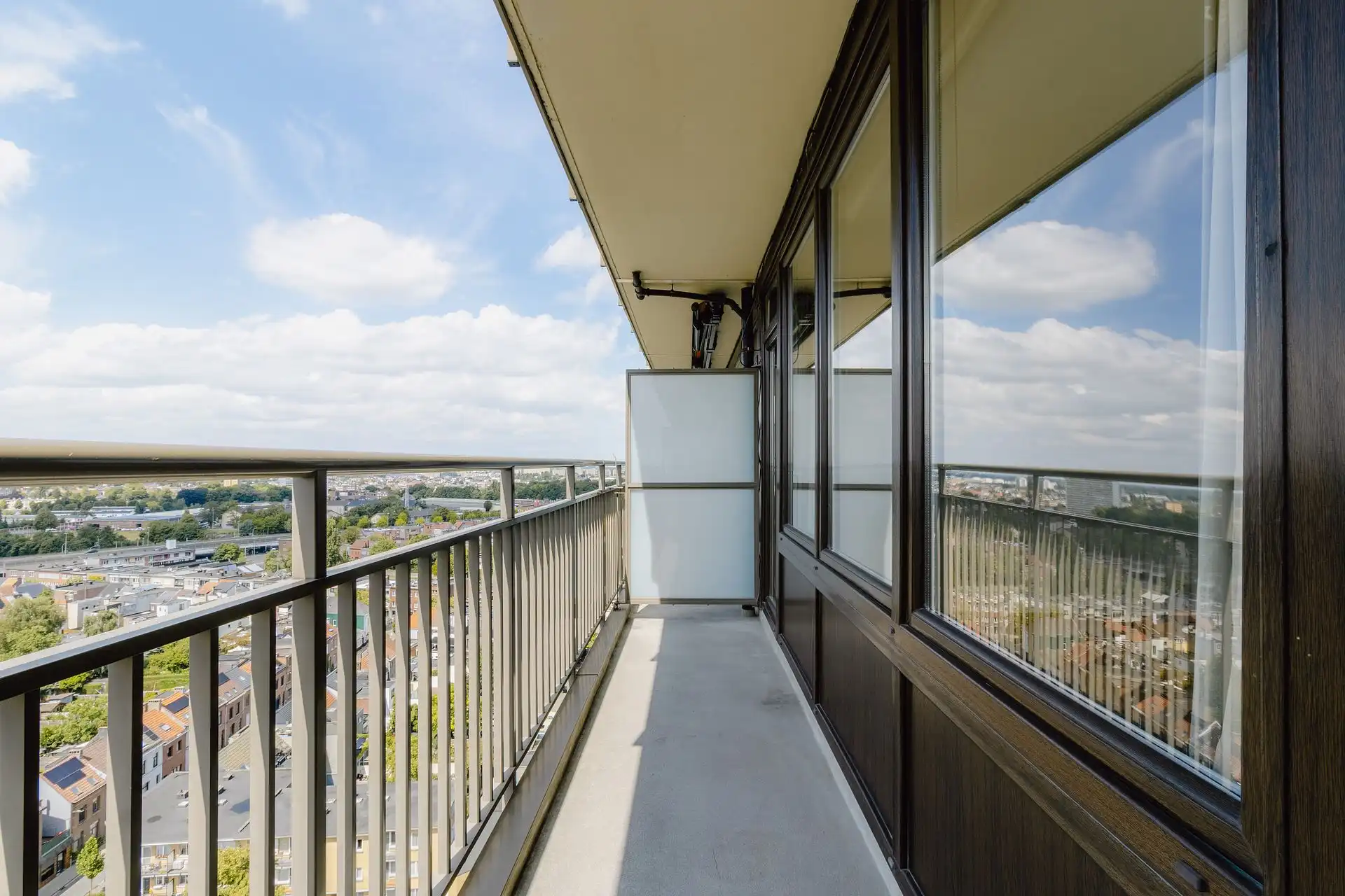 Licht appartement met panoramisch uitzicht in Wilrijk foto 15