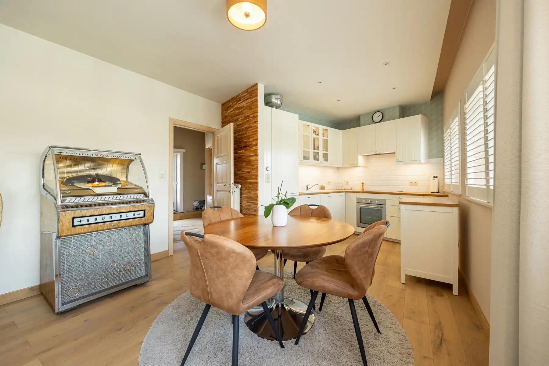 Handelspand met ingericht appartement foto 15
