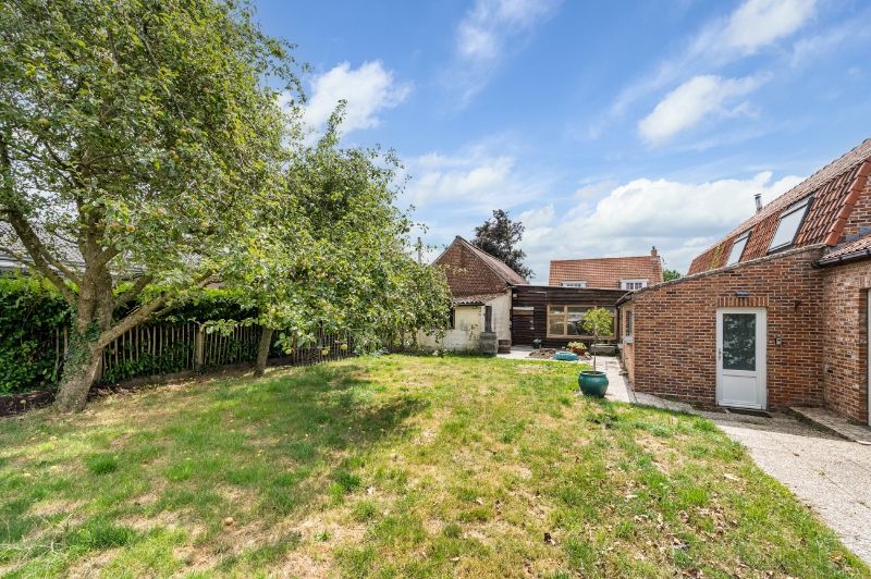 Landelijke woning met schuur op 816m² nabij Knesselare foto 18
