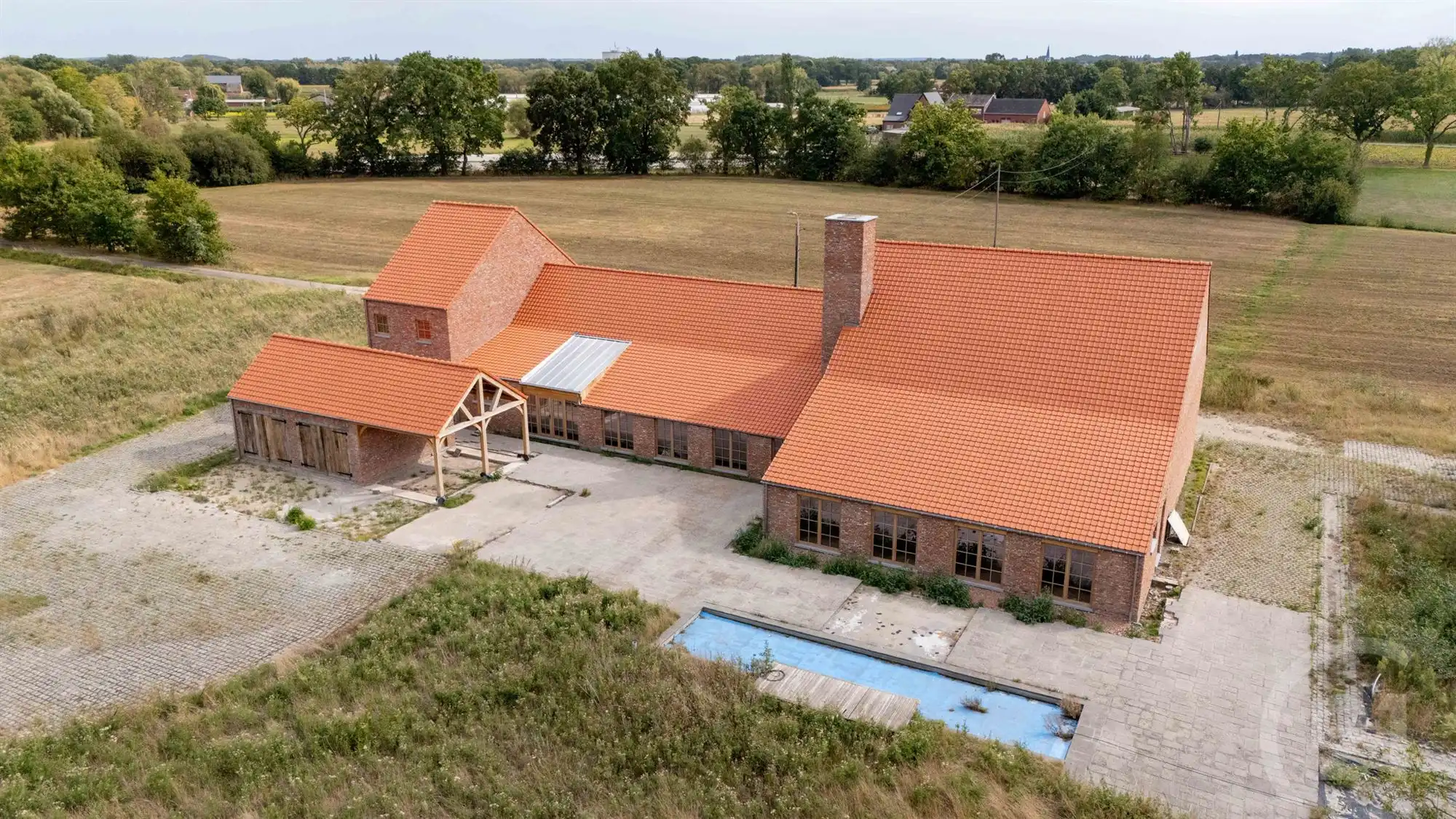 Prachtige en idyllisch gelegen hoeve (casco) op 4 hectare! foto 3