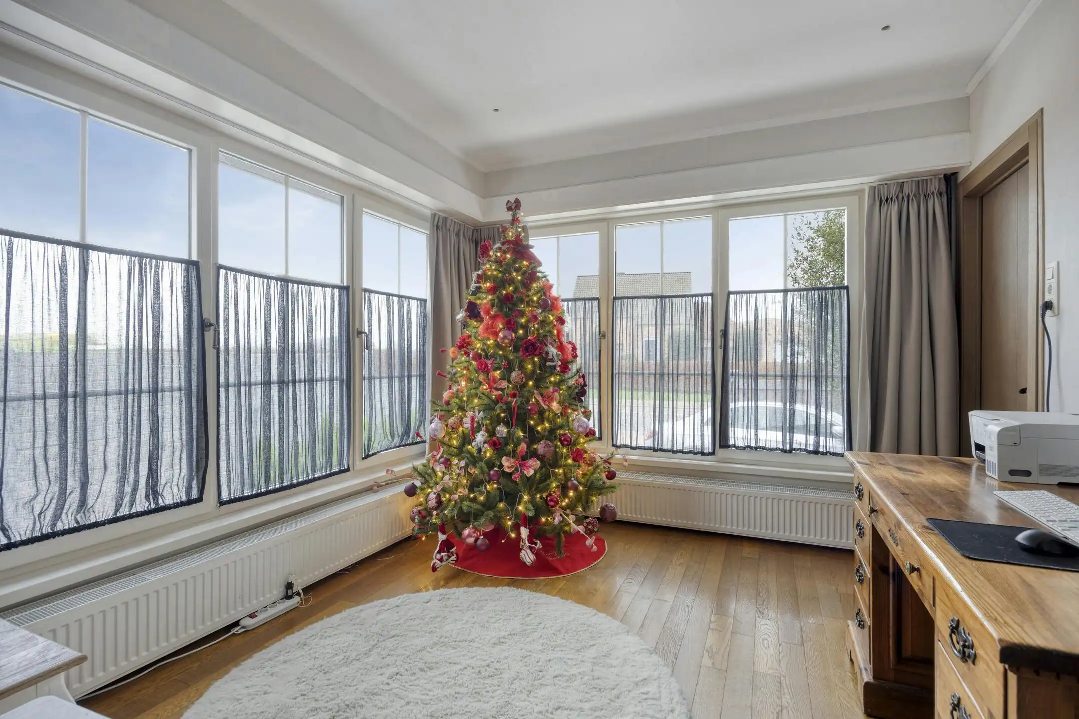 Gerenoveerd vrijstaand huis met zwembad, poolhouse en tuin foto 36