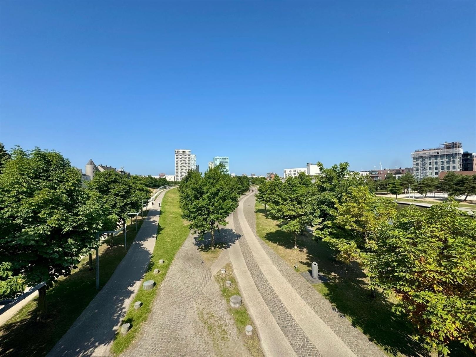 Stadswoning met tuin en 2 slaapkamers nabij Park Spoor Noord foto 22