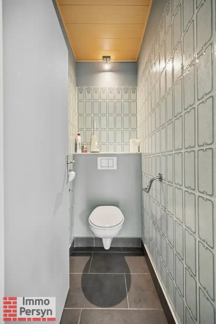 Karaktervolle renovatiewoning met achteruitweg te Messelbroek foto 9