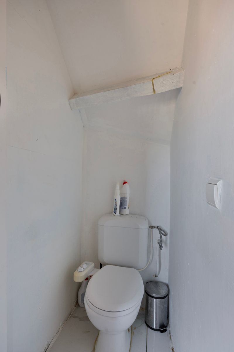 Instapklare halfopen bebouwing met vijf slaapkamers foto 22