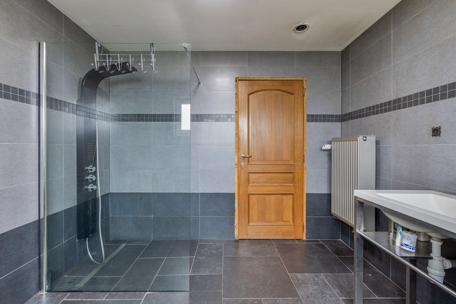 Grotendeels gerenoveerde woning met 5 slaapkamers! foto 23