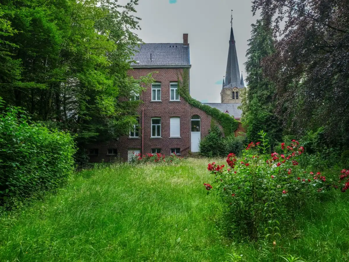 Izegem – Karaktervolle pastoriewoning met diepe tuin en tal van mogelijkheden foto 36