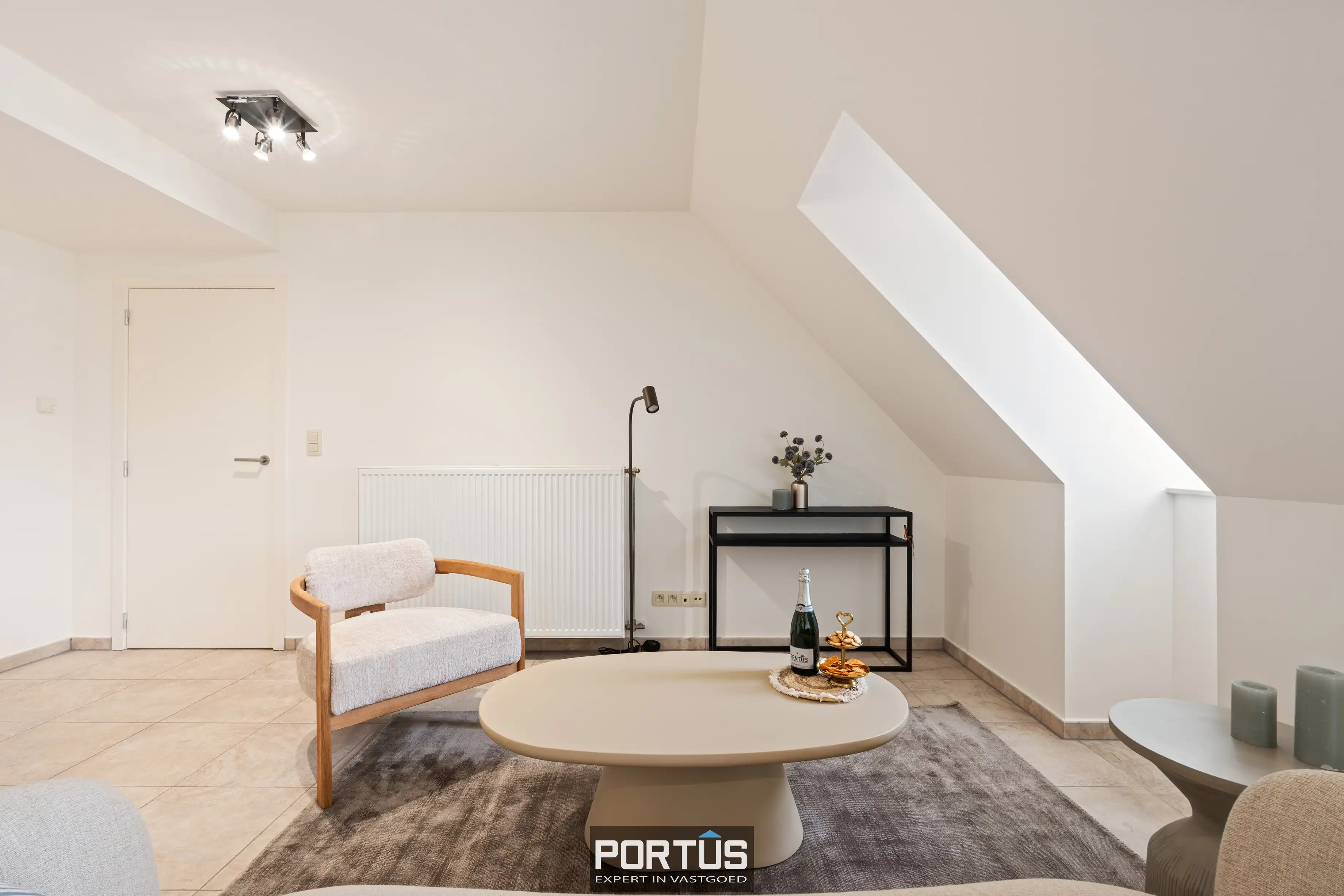 Instapklaar duplex appartement te koop te Nieuwpoort-Stad foto 2