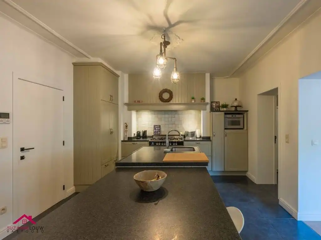 Instapklare woning met handelsruimte in gesloten bebouwing foto 15