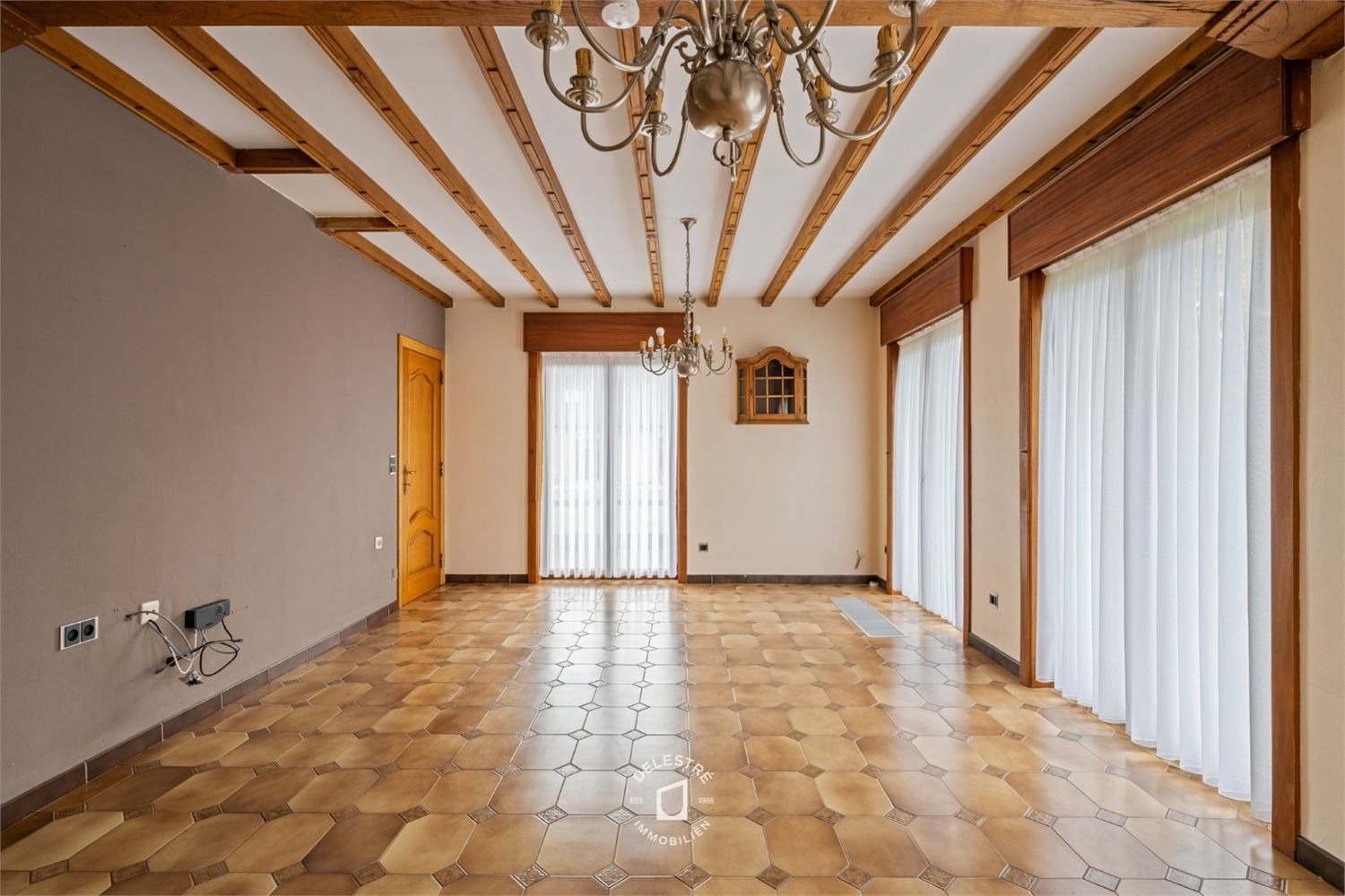 RUSTIG GELEGEN HALFOPEN MET TUIN EN GARAGE foto 9