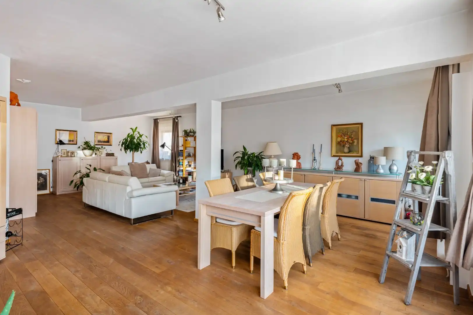 Ruimte en comfort in het bruisende hart van Brasschaat! foto 9