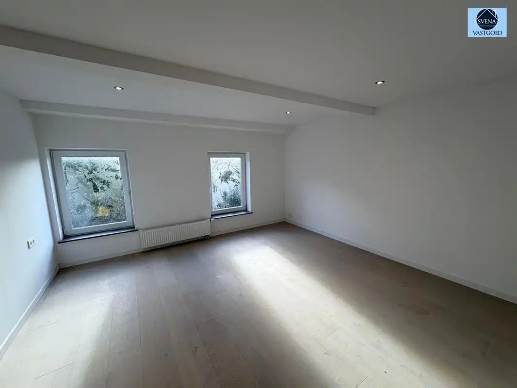 ZEER RUIME WONING MET 4 SLAAPKAMERS EN 2 GARAGES foto 18