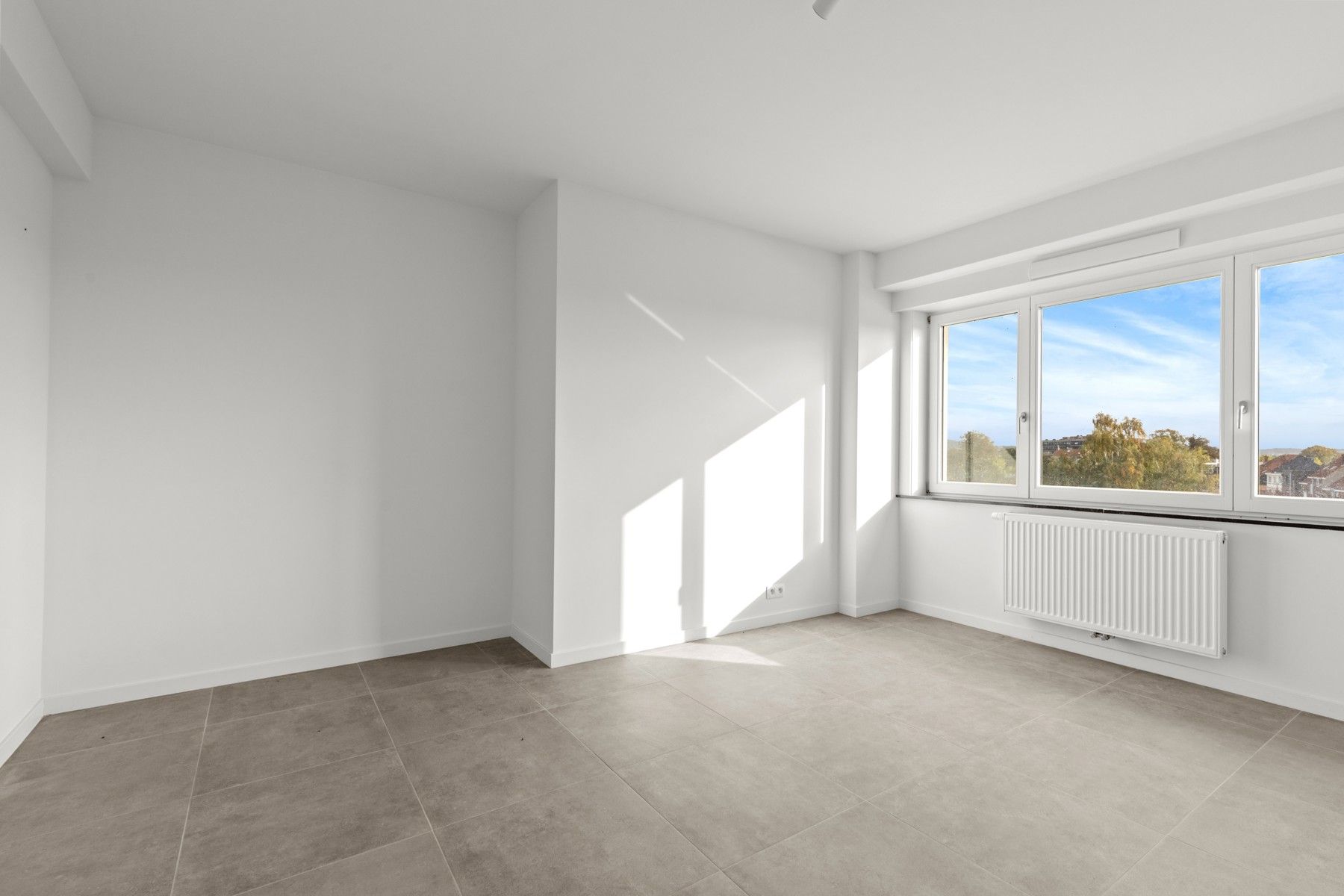 Volledig gerenoveerd appartement met dubbele garage in Ronse foto {{pictureIndex}}