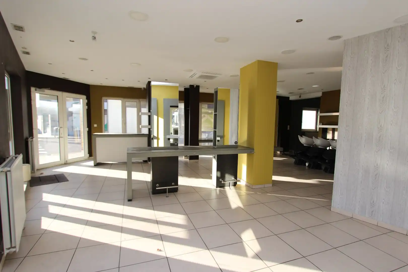 Handelsruimte op toplocatie en optimale zichtbaarheid in Tongeren foto 4