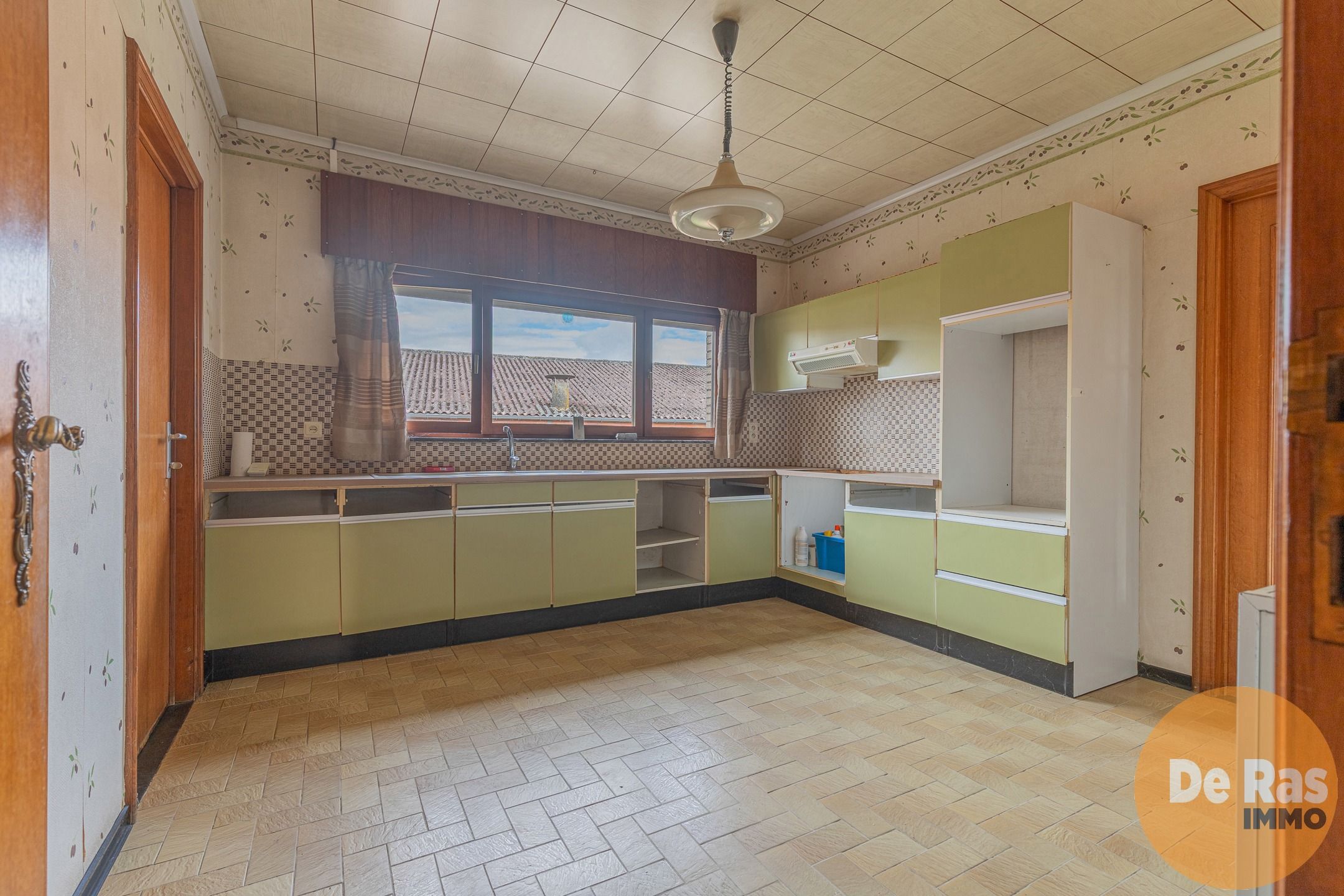 LOKEREN -Landelijk gelegen bedrijfswoning met stallencomplex foto 7