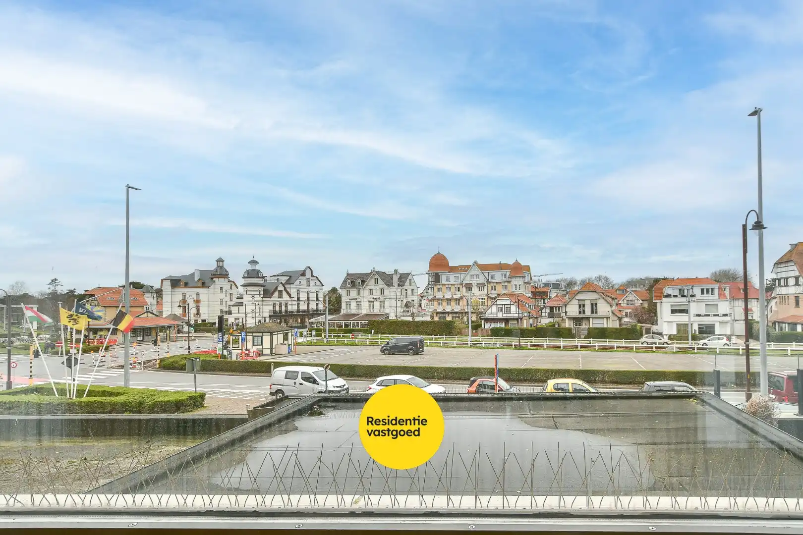 Uniek handelspand (voormalig bankkantoor) met veel mogelijkheden in centrum De Haan foto 14