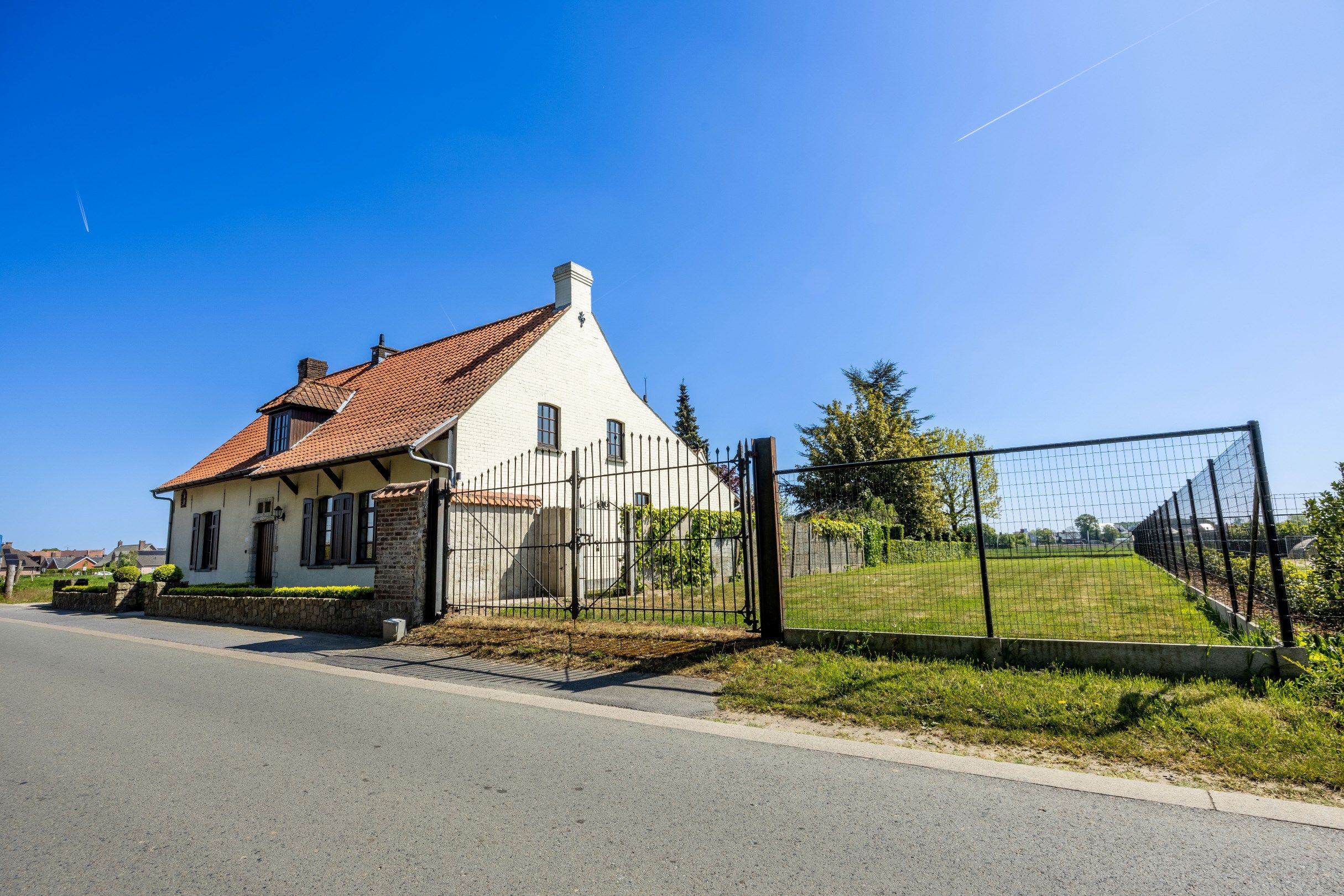 CHARME LANDHUIS  GELEGEN OP 1534 M² foto 5