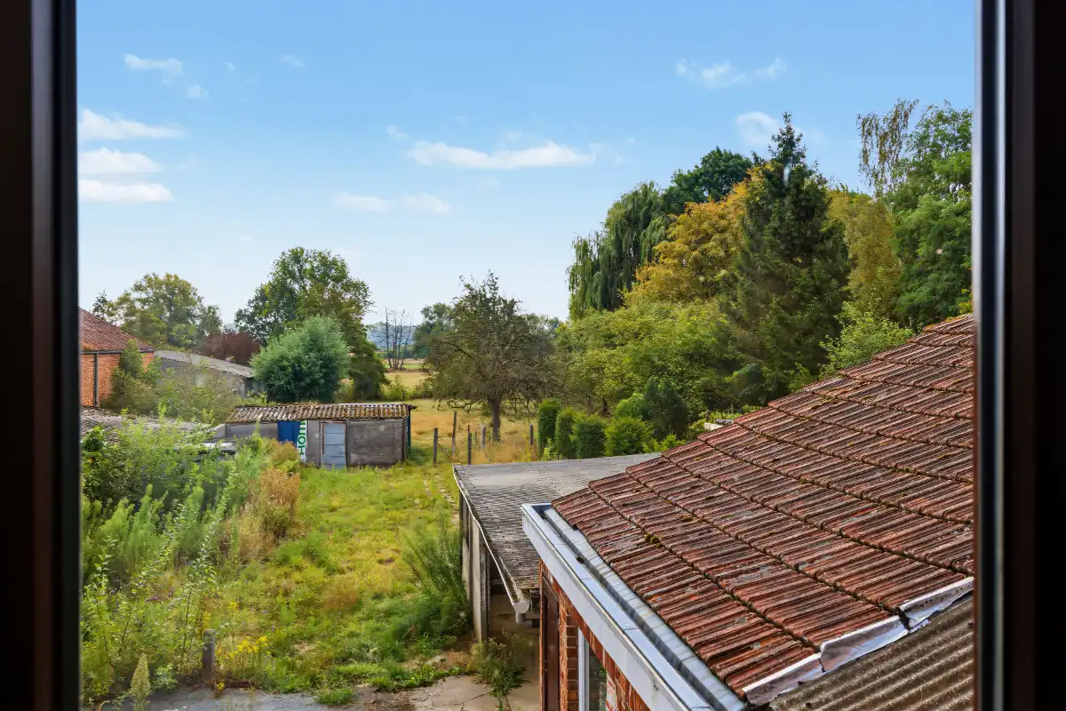Halfopen bebouwing met achterliggend weiland foto 10