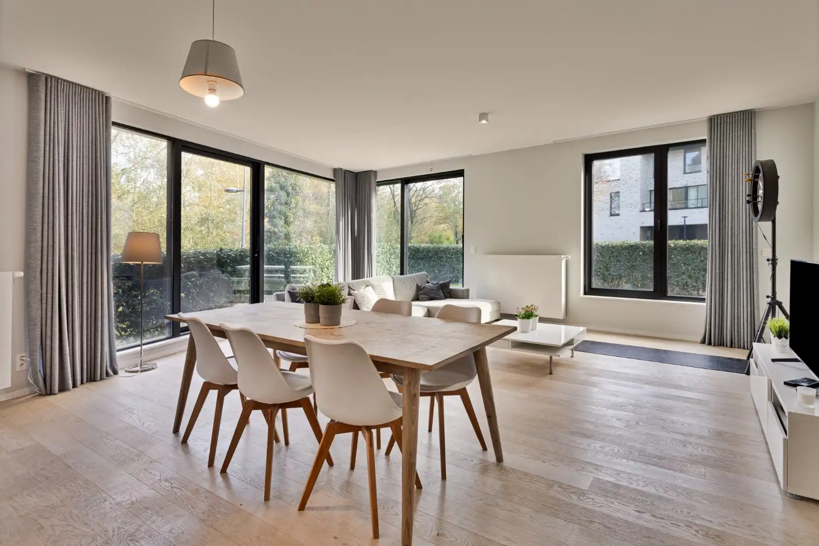 3- slaapkamer appartement gelegen te midden van het groen met privatieve tuin. foto 6