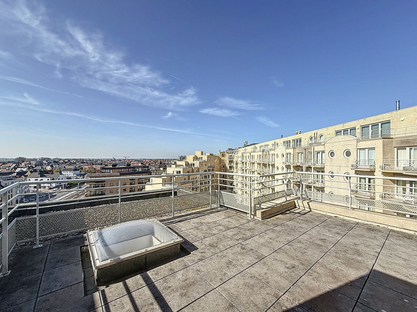 Dakappartement met twee zeer ruime terrassen op toplocatie te Oostende foto 12