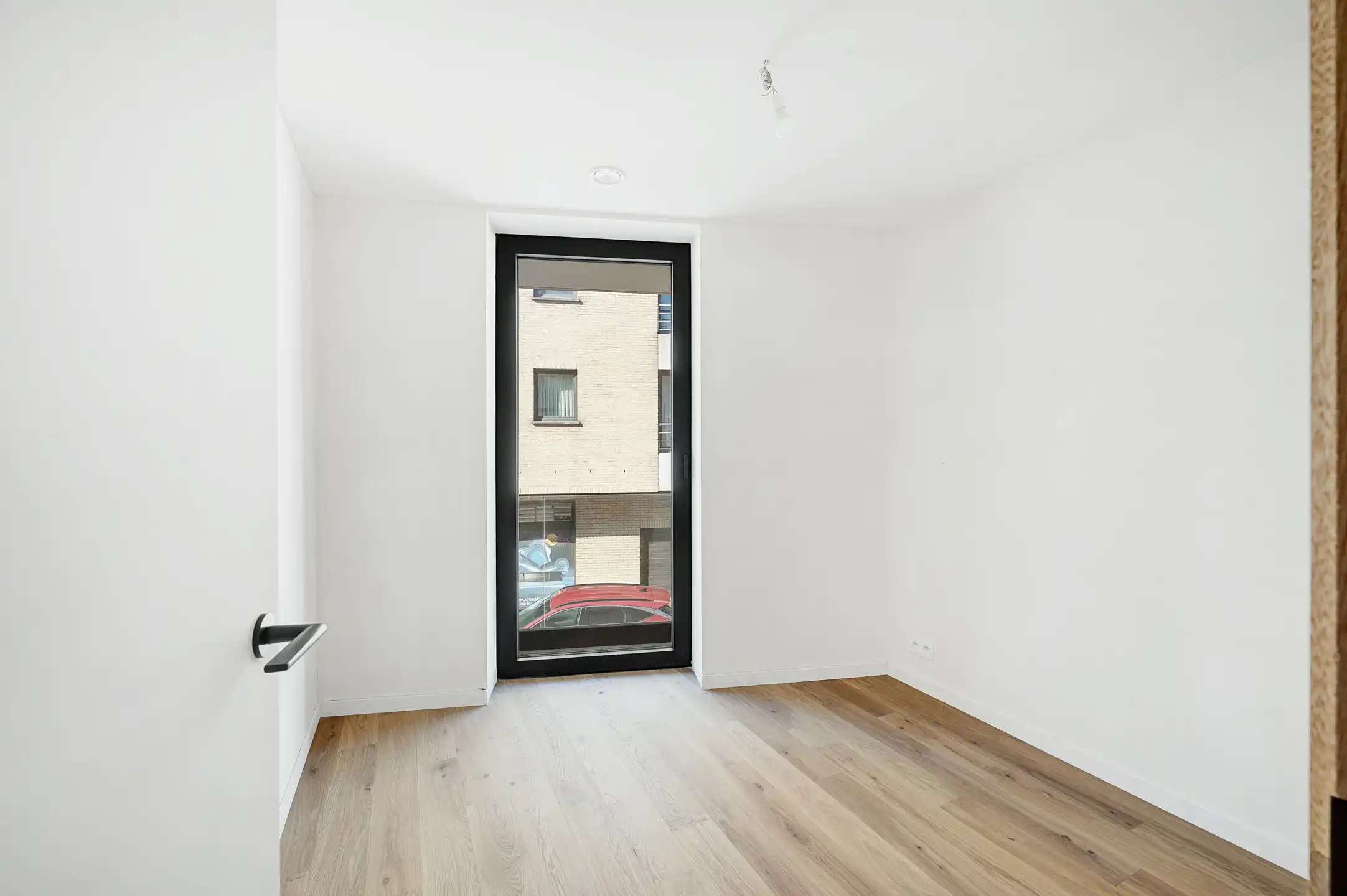 Nieuwbouwappartement op een toplocatie met een ruim terras. foto 12