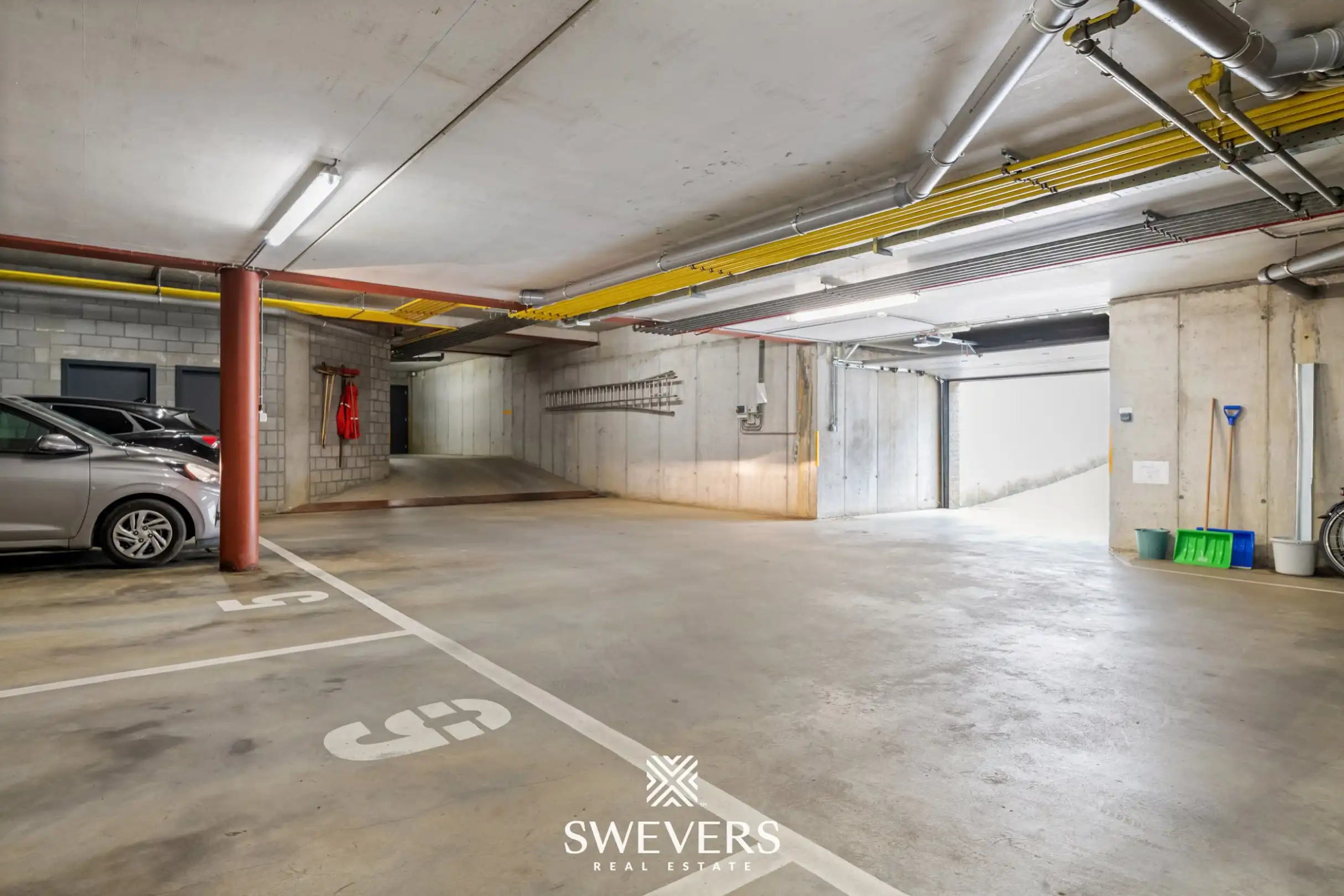 Ruim gelijkvloers appartement met tuin en ondergrondse autostaanplaats foto 21