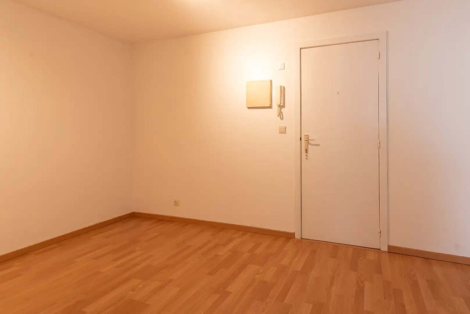 Ruime studio op de Zeedijk van Middelkerke op de vierde verdieping met aparte slaaphoek foto 11