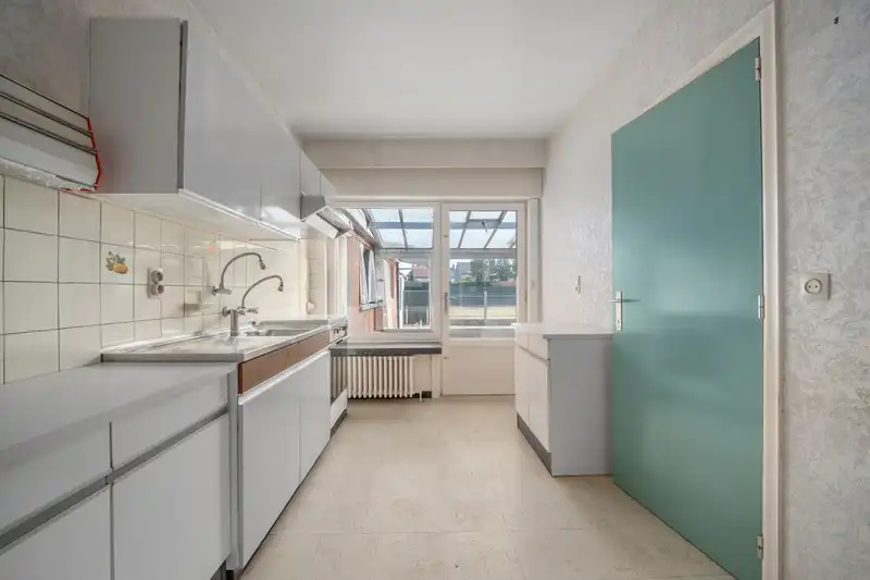 Te renoveren villa, ideaal geschikt voor bijberoep met veel ruimte en grote tuin in centrum Beveren opp 837 m² foto 8
