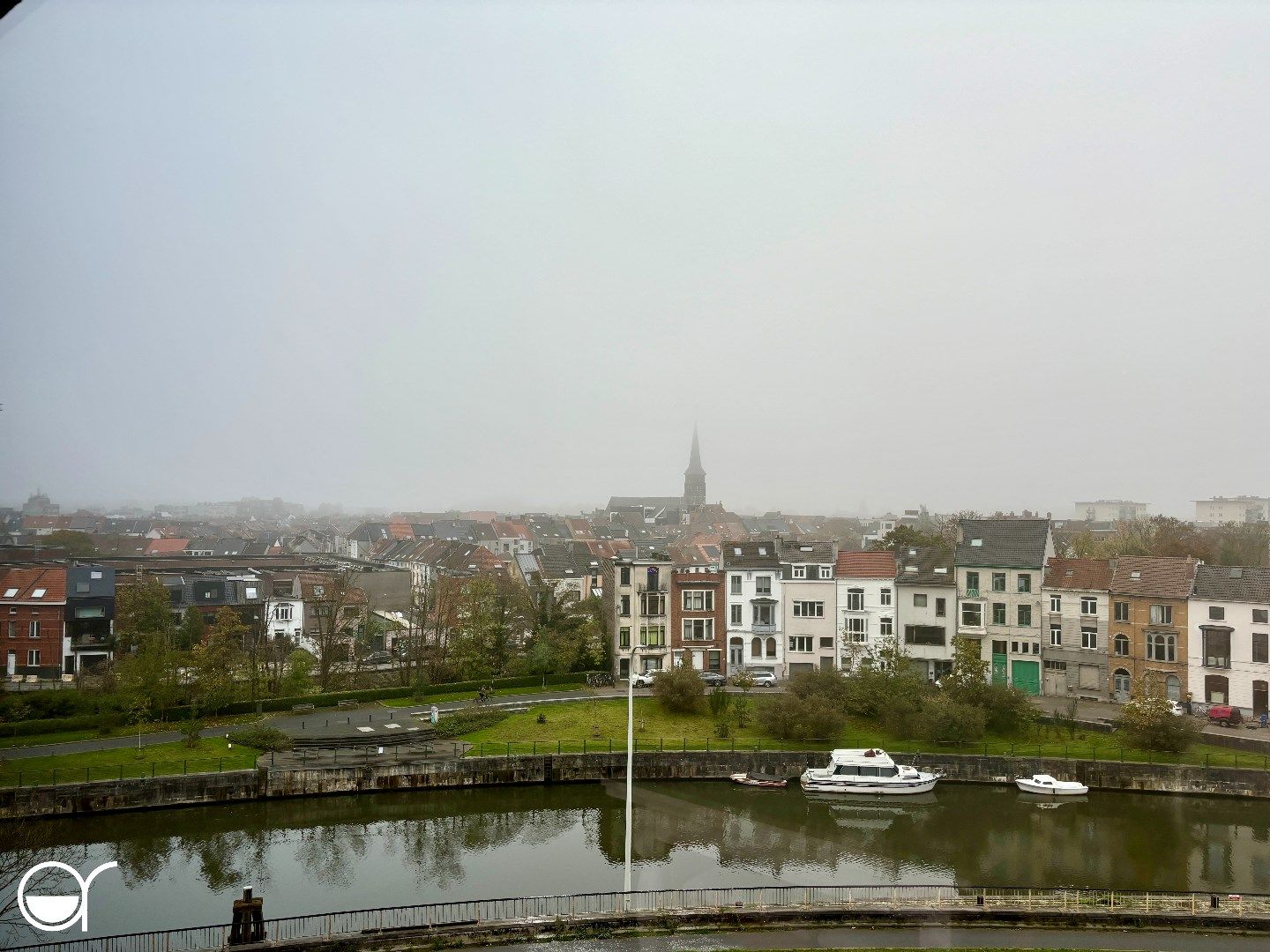 Hoekappartement met 2 ruime kamers en zicht op het water. foto 17