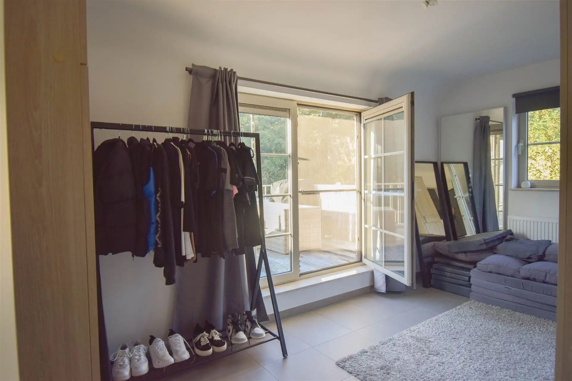 Instapklaar 2 slaapkamer appartement met garage foto 9