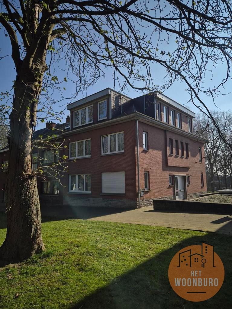 Appartement 2e verd. met 2 slpks, kelder en autostaanplaats foto {{pictureIndex}}