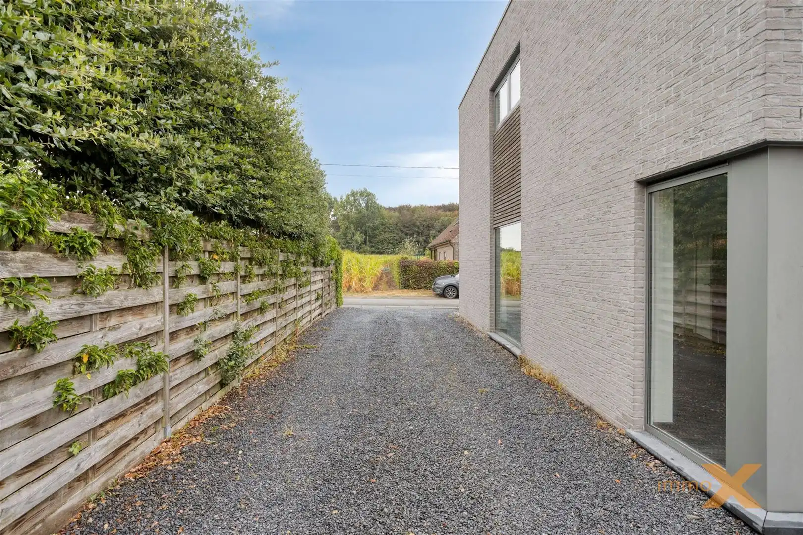 RECENTE INSTAPKLARE LICHTRIJKE RUIME WONING foto 28