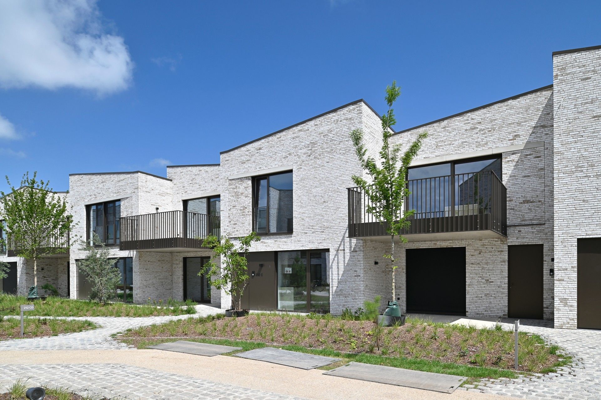 Ongemeubeld: moderne geothermische en energiezuinige woning te Knokke foto {{pictureIndex}}
