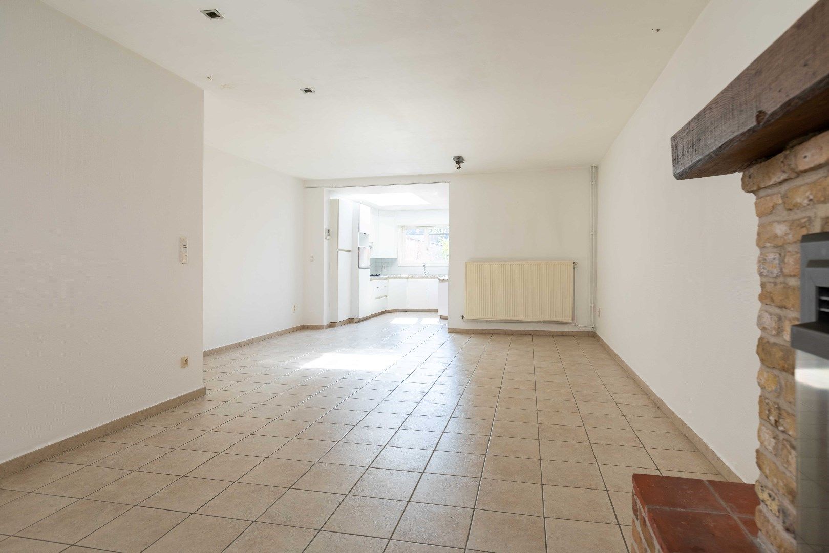 Centraal en rustig gelegen vernieuwde woning met groot zonneterras op enkele passen van de Katelijnepoort. foto 7