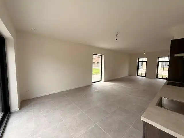 Halfopen nieuwbouwwoning met 4 slaapkamers gelegen te Opitter. foto 6