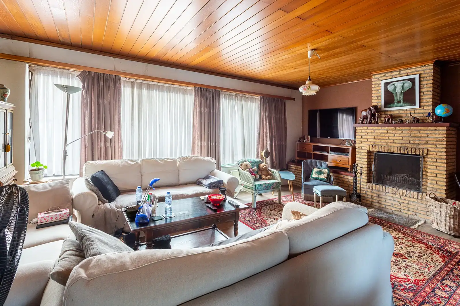 Ruime te renoveren woning met top potentieel en zwembad foto 13