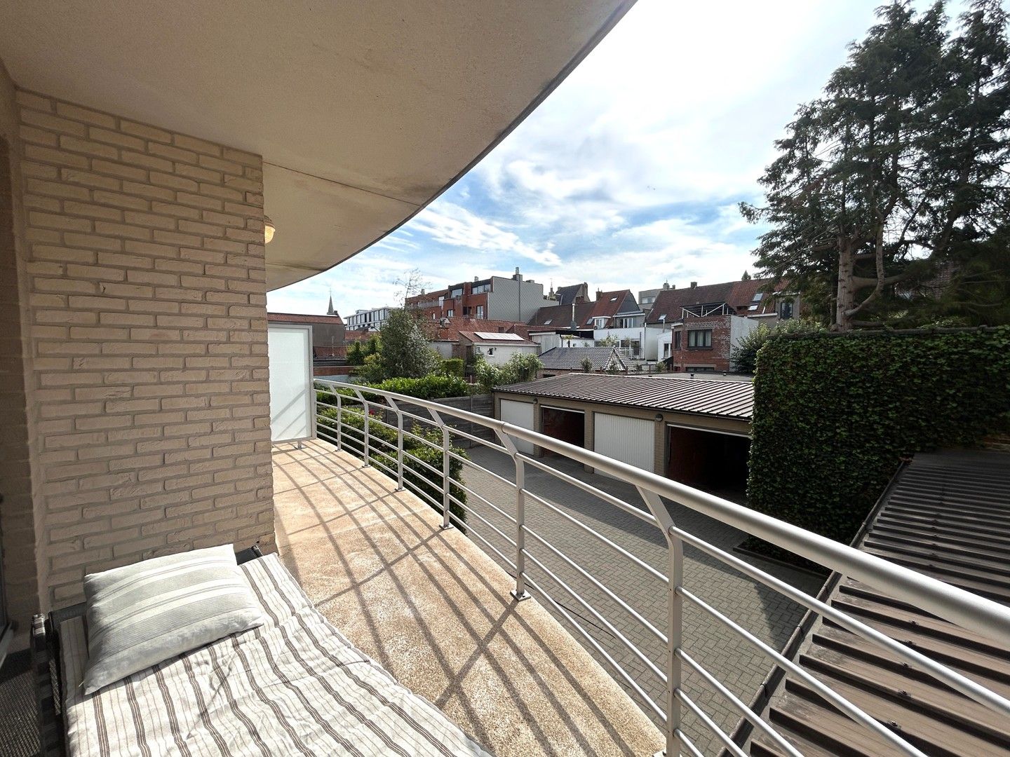 Instapklaar 2-slaapkamer appartement op wandelafstand van centrum Roeselare! foto 12