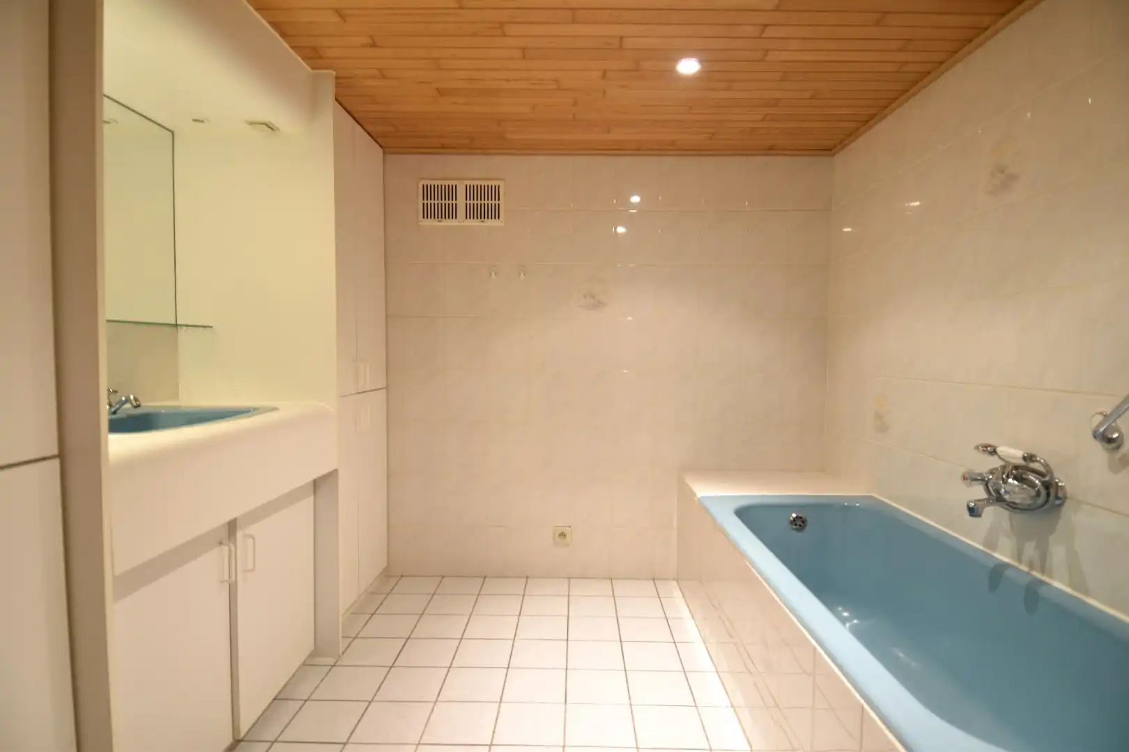 Halfopen bebouwing met 2 slaapkamers, garage en tuin in landelijke omgeving te koop in Gullegem foto 6