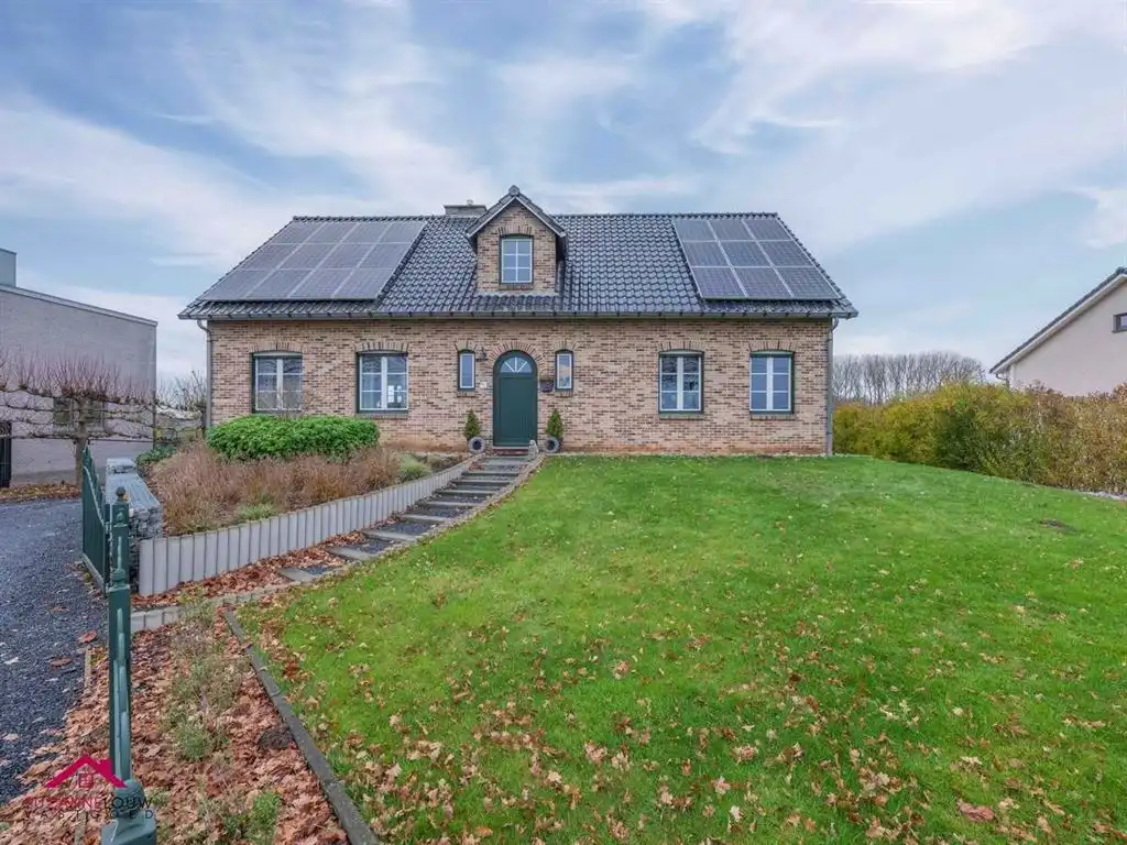 Verrassend ruime en gezellige, instapklare vrijstaande woning met paardenstal foto 2